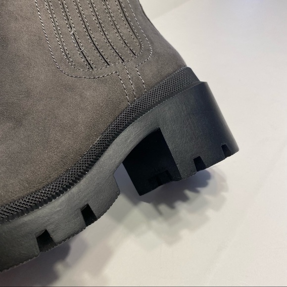 NWT Universal Thread Gray Suede Chunky Heeled Booties Boots 5 Wide - Picture 4 of 5
